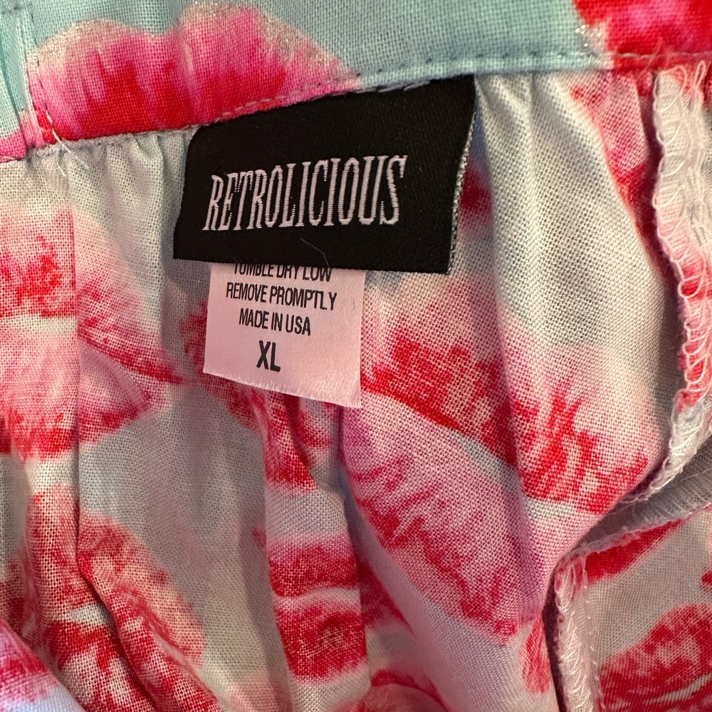 RETROLICIOUS Red & Pink Lips Kiss Print Cotton Skirt Size XL Pockets Glitter - Picture 3 of 7
